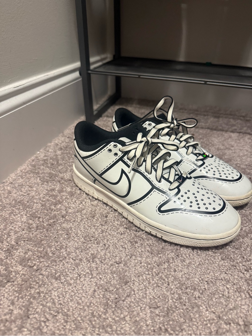 Nike White and Black Low-Top Sneakers with Outline Detailing